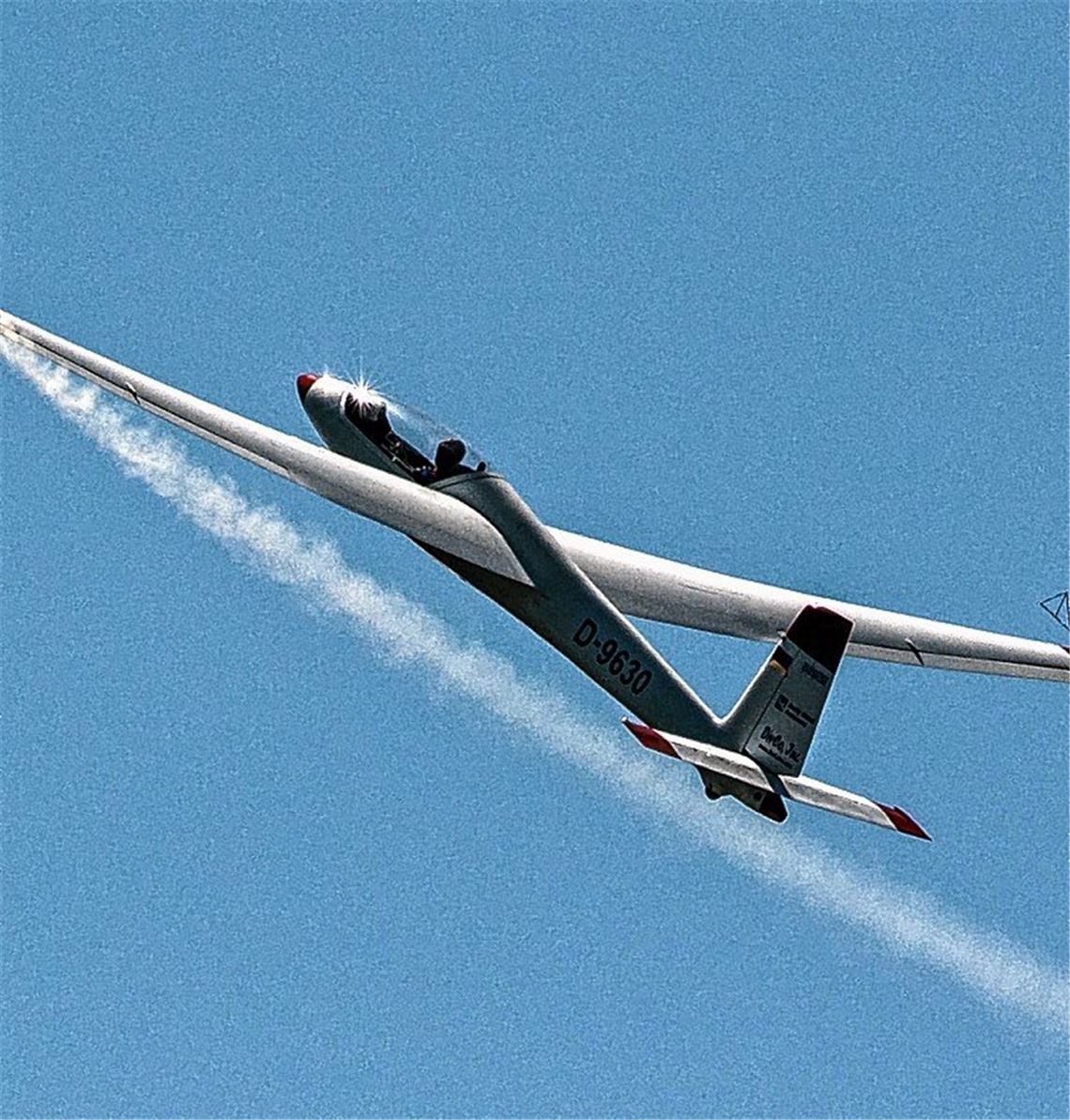 Flieger bieten Attraktionen am Himmel