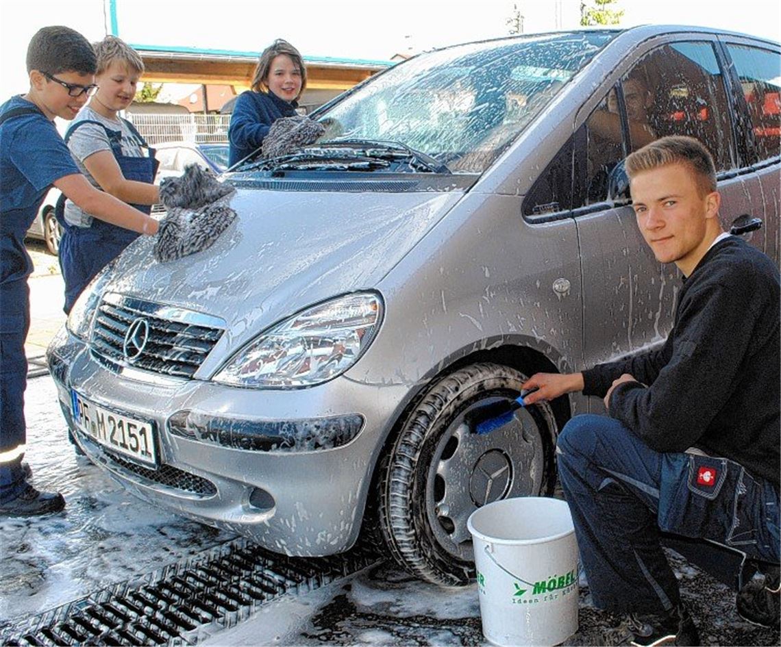 Service der Jugendwehr begeistert Autofahrer