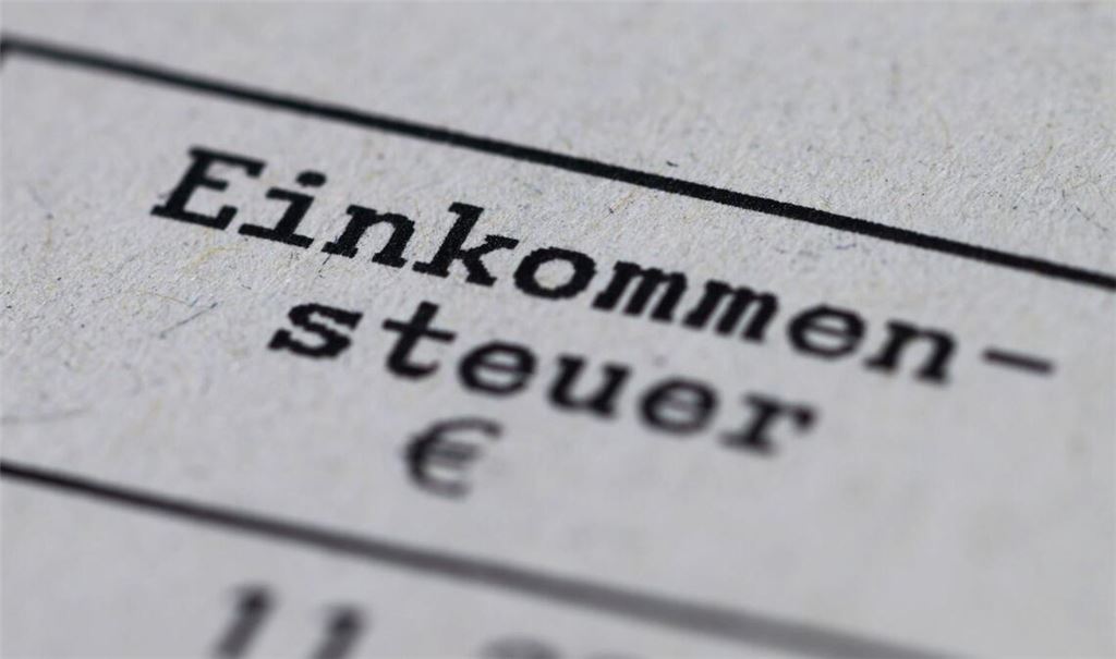 Egal ob die Einkommensteuererklärung  auf Papier oder am Computer erledigt wird: Viele  Bürger empfinden die Sache als   kompliziert.