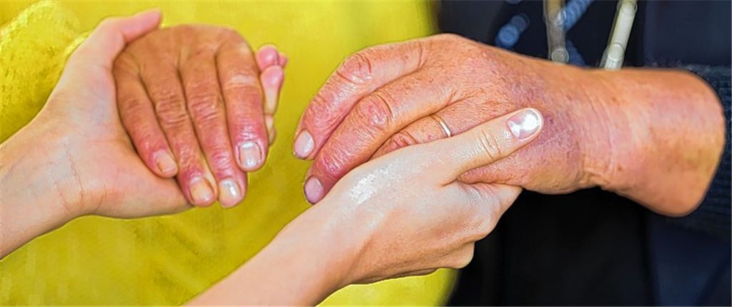 Ehrenamtliche Hospizbegleiter wollen Sterbende am Lebensabend nicht alleine lassen, sondern für sie da sein.