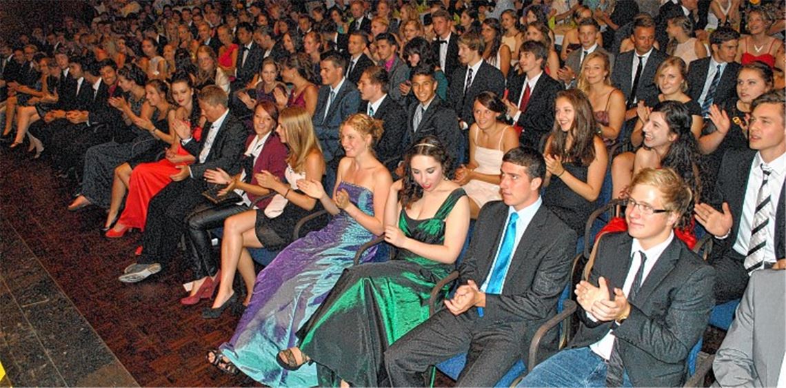 Ehrenplätze für die diesjährigen Abiturienten des Theodor-Heuss-Gymnasiums Mühlacker bei der Verabschiedung im Mühlehof. Fotos: Stahlfeld