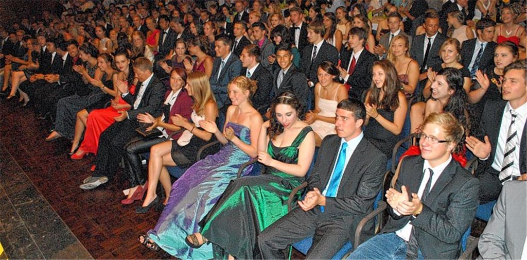 Ehrenplätze für die diesjährigen Abiturienten des Theodor-Heuss-Gymnasiums Mühlacker bei der Verabschiedung im Mühlehof. Fotos: Stahlfeld