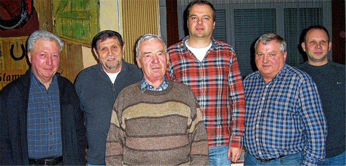 Ehrenvorsitzender Ulrich Michels (3.v.li.) mit den Vorstandsmitgliedern (v.li.) Wolfgang Alfers, Heinrich Beyer, dem Vorsitzenden Marco Mannhardt, Roland Mannhardt und Andy Mannhardt.