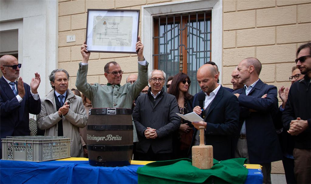 Ehrung für den scheidenden Oberbürgermeister Frank Schneider.