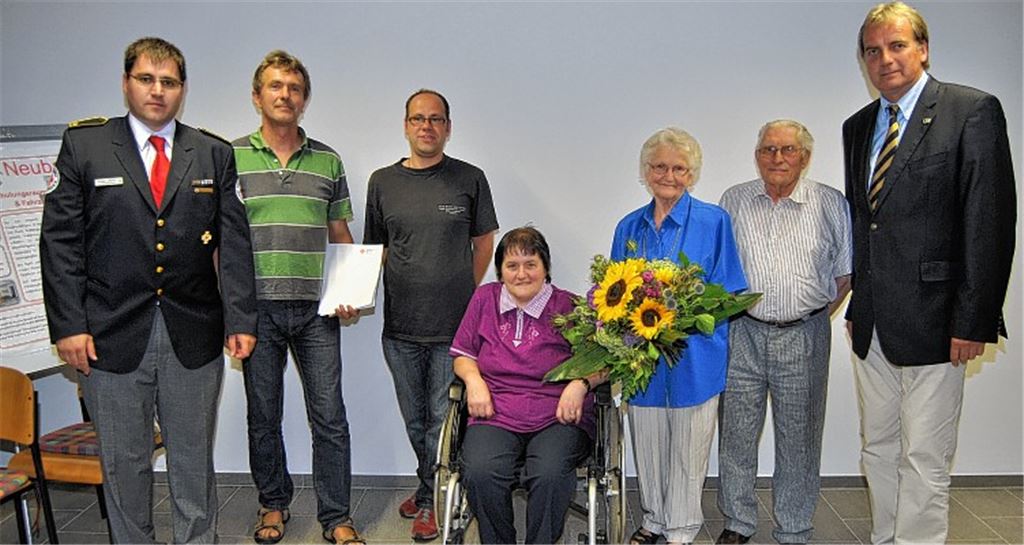 Ehrungen beim DRK-Ortsverein Knittlingen. Rechts: Vorsitzender Heinz-Peter Hopp.