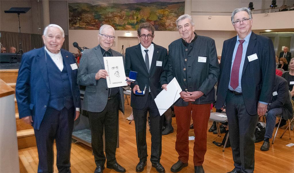 Ehrungen beim Festakt: (v. li.): Hans A. Hey, Ehrenpräsident der Gottlob-Frick-Gesellschaft, die Empfänger der Medaillen, Professor Ulrich Eistert, Hans-Ulrich Wetzel und Wolfgang Probst, und Thomas Kleinheinz, Präsident der Gottlob-Frick-Gesellschaft.