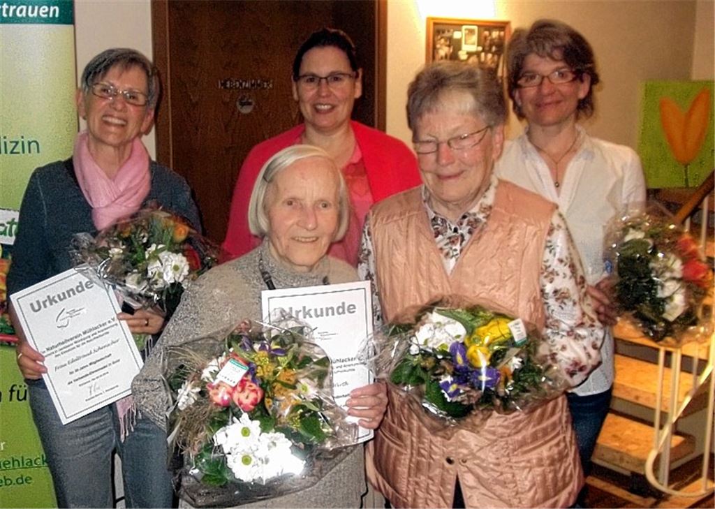 Ehrungen beim Naturheilverein (v. li.): Edeltraud Schenscher, Grete Wirth, Angelika Berse (hinten), Hilde Eberhard (zweite Vorsitzende) und Elke Off (Kassiererin).