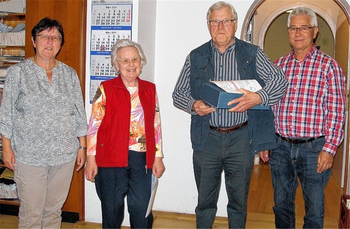 Frohsinn Schützingen singt auf Gartenschau