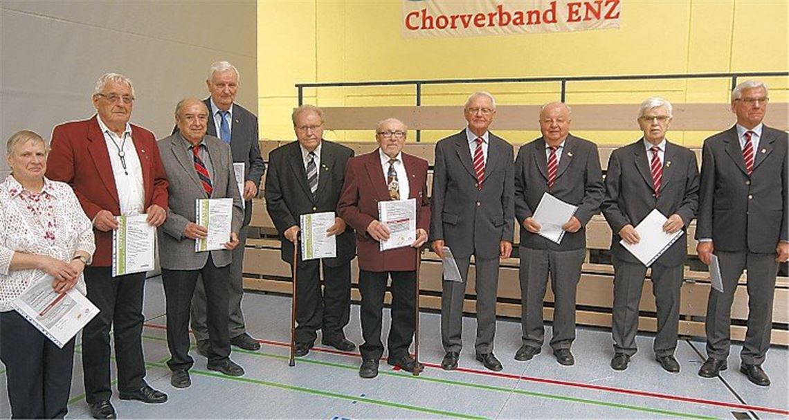 Chorverband dankt verdienten Sängern Chorverband dankt verdienten Sängern