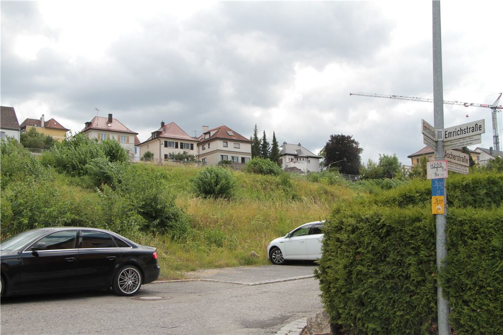 Eigentlich gar nicht im Lindach, sondern in Wahrheit in der Goldshalde oberhalb der Ascherstraße liegt das Grundstück, wo die Lindach-Sporthalle entstehen soll. Foto: Eigner