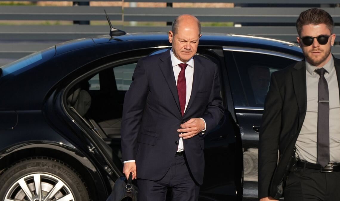 Eigentlich hätten die Personenschützer Olaf Scholz am Flughafen sichern müssen. (Archivbild)