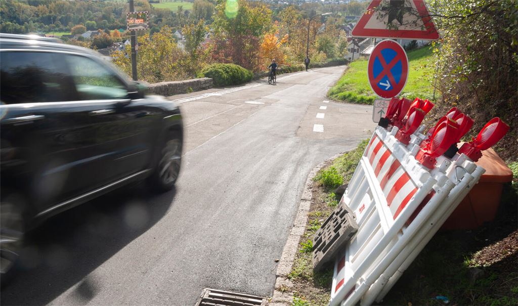 Eigentlich ist die Ötisheimer Steige teilweise noch bis zum 18. Oktober gesperrt. Foto: Fotomoment