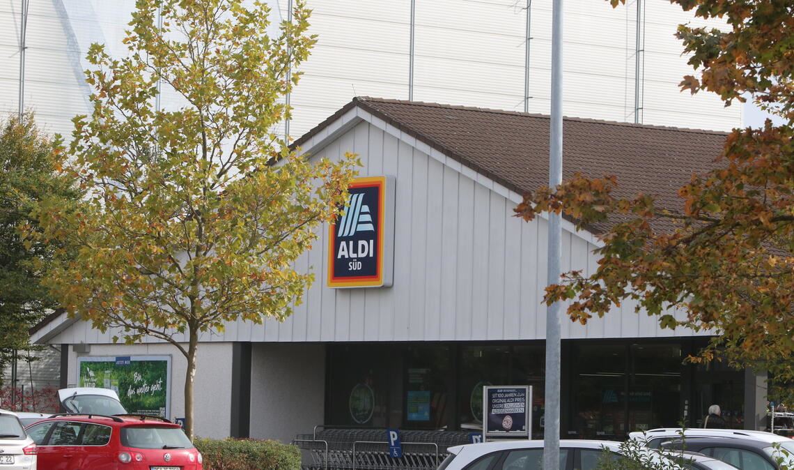 Eigentlich schien der Umzug des Aldi-Markts von der Vetterstraße in die Ziegelei längst beschlossene Sache - doch bislang gibt es offenbar keine Einigung des Discounters mit seinem künftigen Vermieter. Foto: Steigleder