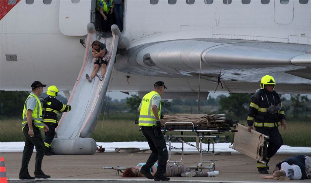 Eigentlich sollen Flugzeug-Evakuierungen maximal 90 Sekunden dauern. (Archivbild)