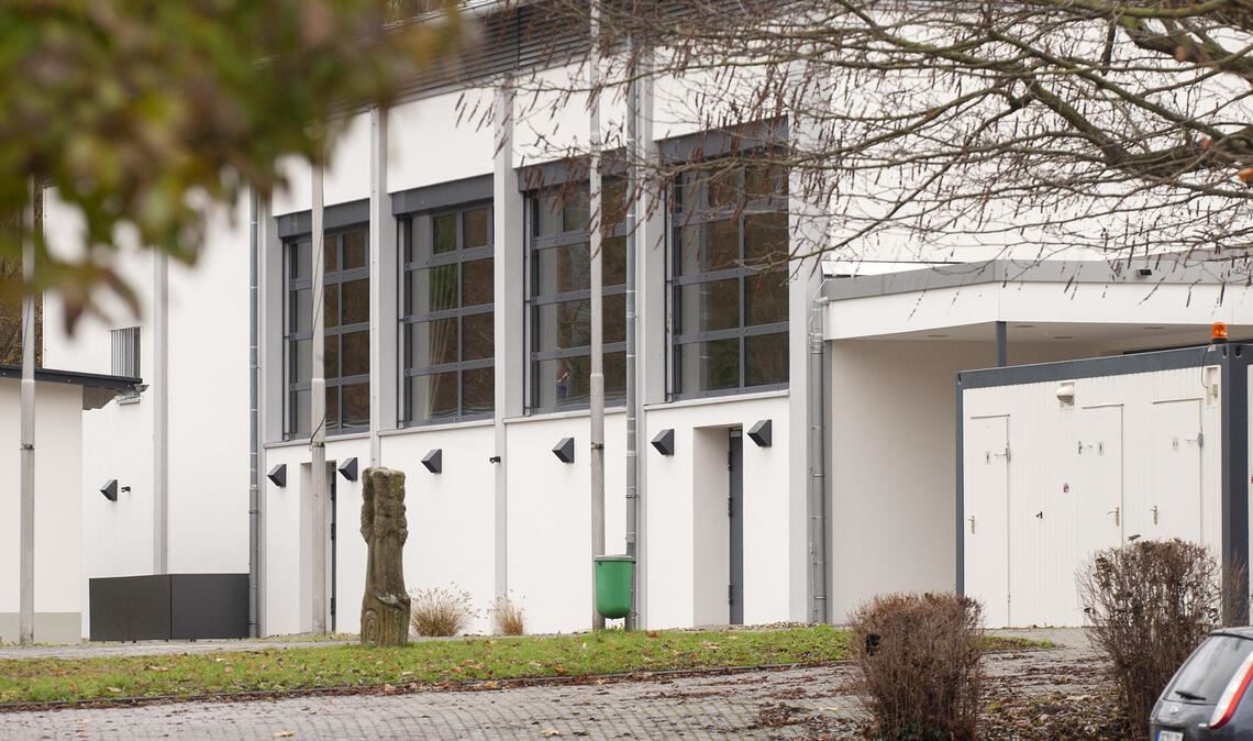 PCB-belastet: Enztalhalle ist vorzeitig dicht Eigentlich sollte erst ab den Osterferien das Innenleben der Enztalhalle in Mühlhausen saniert werden – doch jetzt ist sie mit sofortiger Wirkung geschlossen. Foto: Archiv