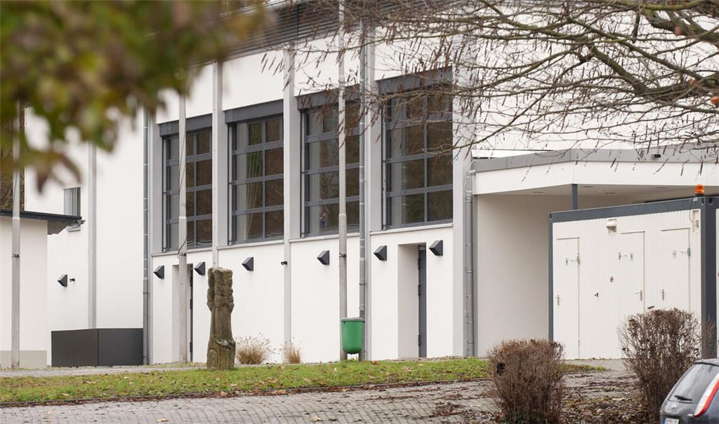 Eigentlich sollte erst ab den Osterferien das Innenleben der Enztalhalle in Mühlhausen saniert werden – doch jetzt ist sie mit sofortiger Wirkung geschlossen. Foto: Archiv