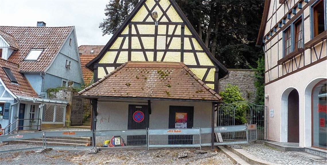 Eigentlich wollte der Historisch-Archäologische Verein am Tag des offenen Denkmals auch das einstige Trafohäuschen in Dürrmenz vorstellen, „aber der Baufortschritt einer Ortskernsanierung beziehungsweise Ortskernzerstörung“, beklagt der Verein, „war schneller“.