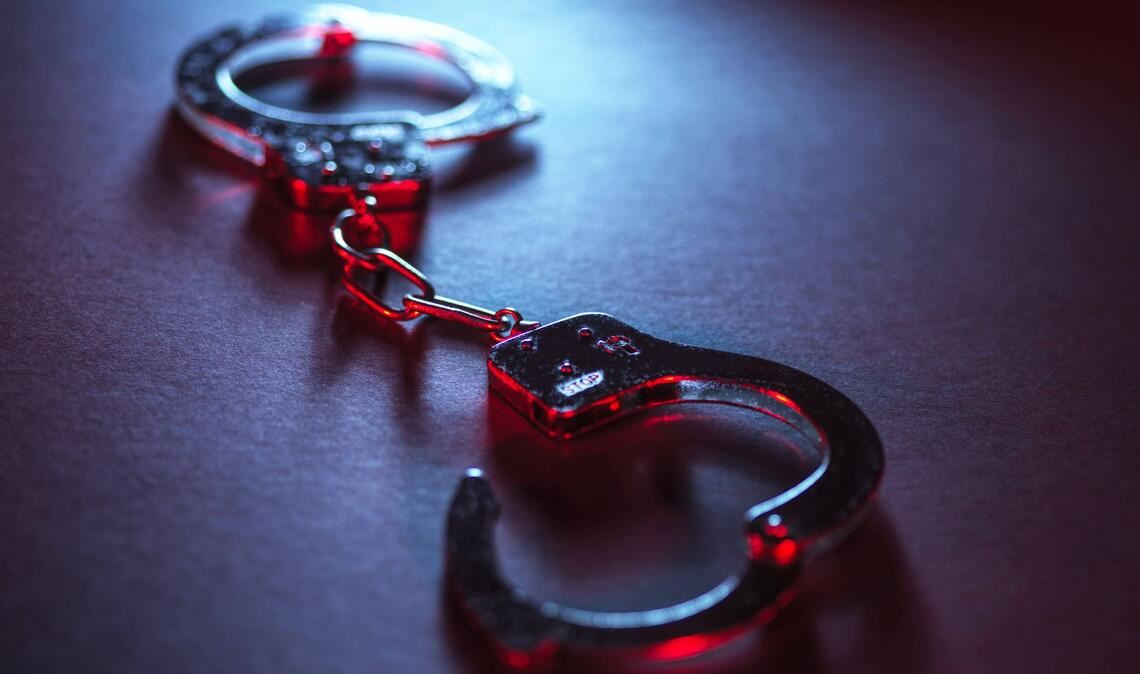 Ein 20-Jähriger ist festgenommen worden, nachdem er in Reutlingen einen Mann mit einem Messer angegriffen haben soll (Symbolfoto).