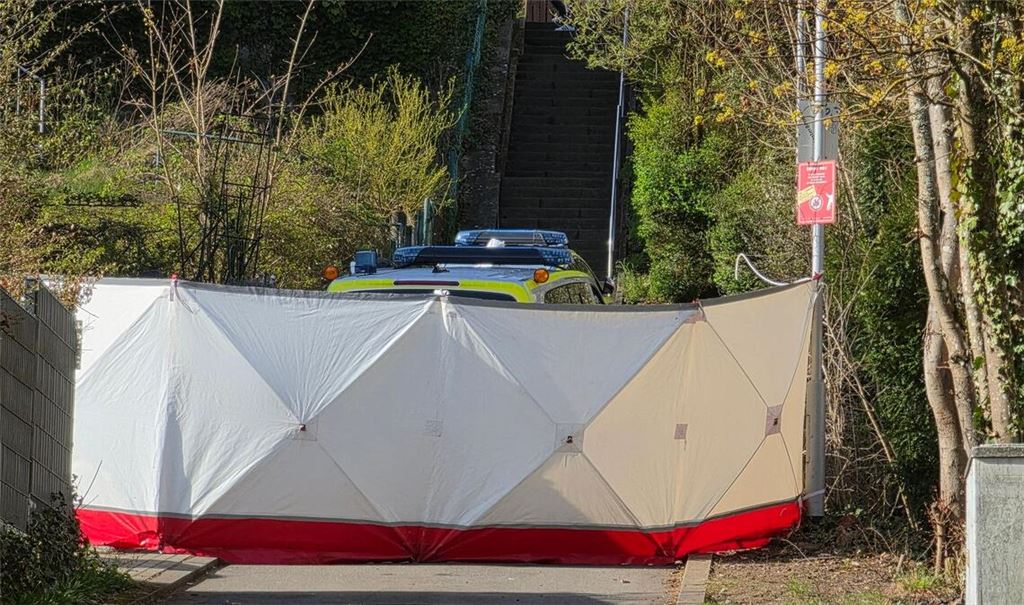 Ein 22-Jähriger ist in der Nacht bei dem Einsatz gestorben.