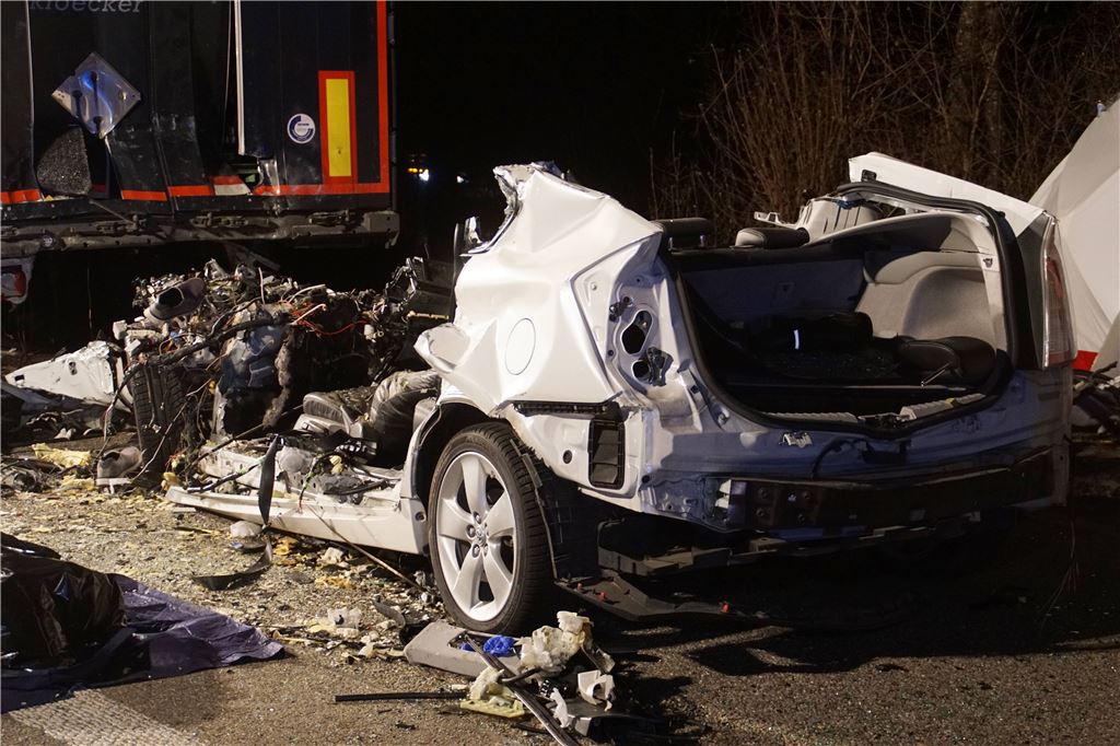 Knittlingen: toedlicher Verkehrsunfall auf der B35