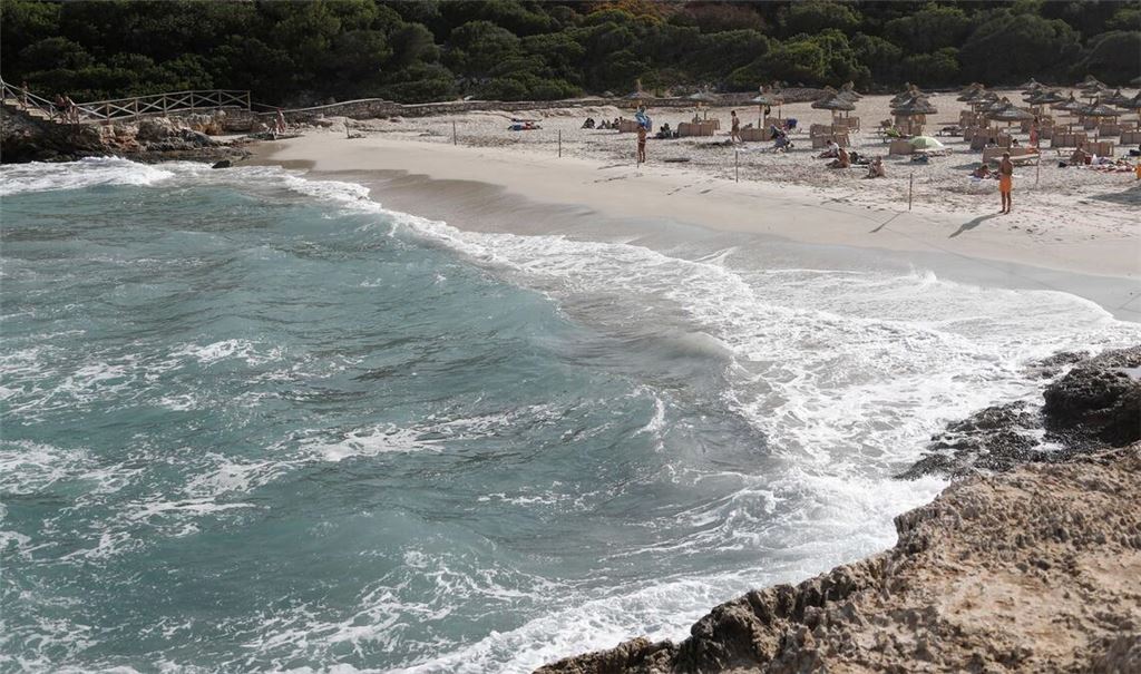 Ein 73-jähriger Deutscher ist beim Baden im Meer vor Mallorca gestorben (Archivbild).