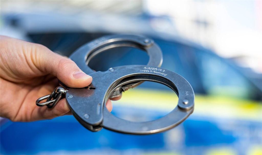 Ein 84-Jähriger soll sich in den vergangenen Jahren massenweise an Kindern vergangen haben. (Symbolbild)