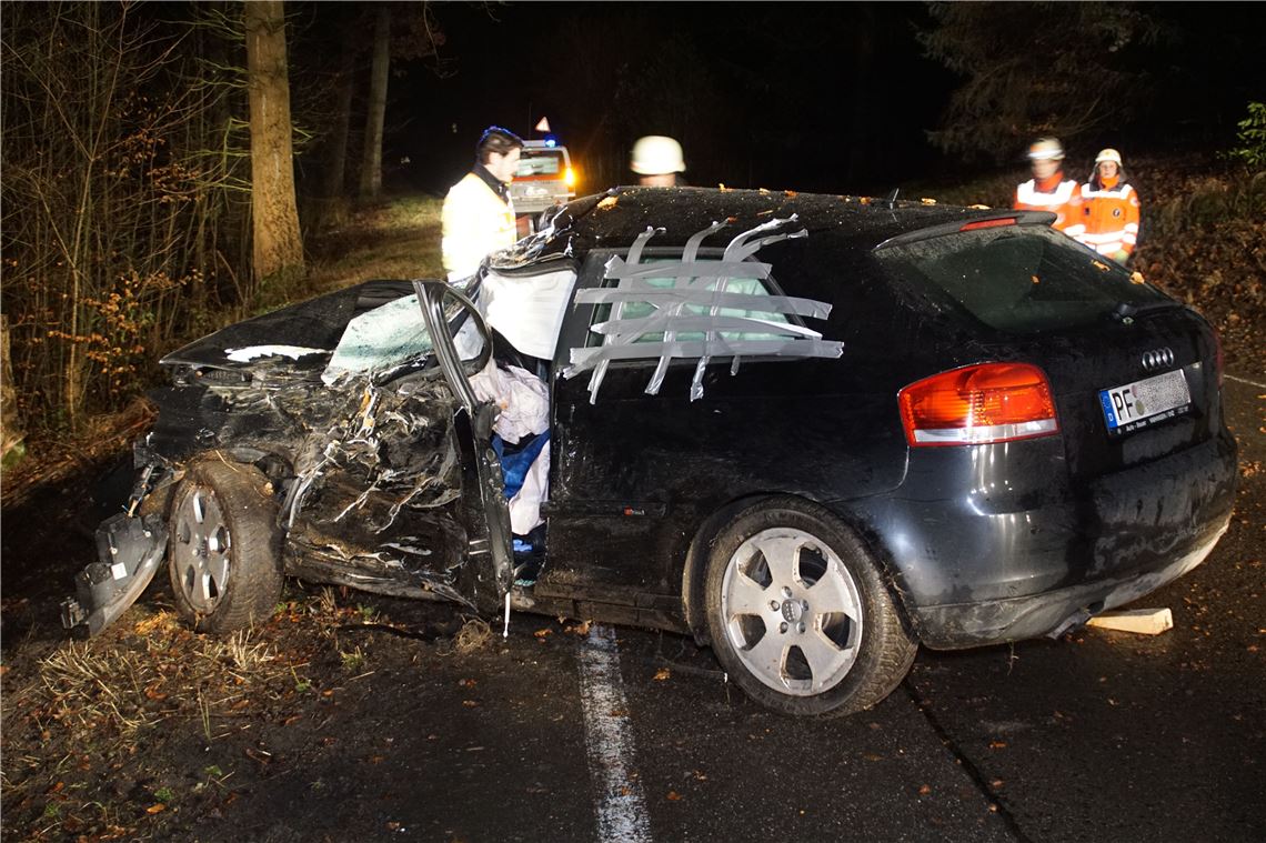 Pforzheim: Schwerer Verkehrsunfall in Maeuerach - 1 Schwer Verletzte Person