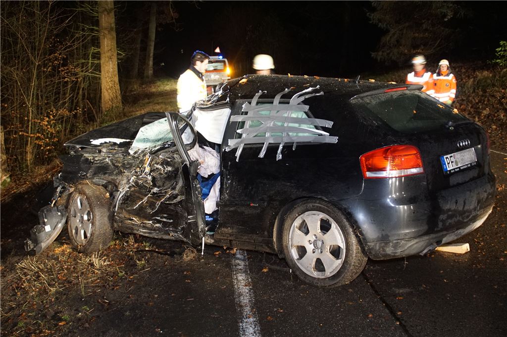 Pforzheim: Schwerer Verkehrsunfall in Maeuerach - 1 Schwer Verletzte Person