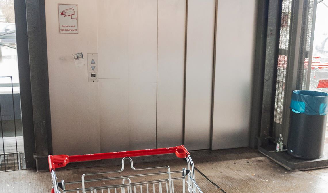 Ein Ärgernis: der defekte Fahrstuhl im Einkaufszentrum Drehscheibe. Foto: Fotomoment