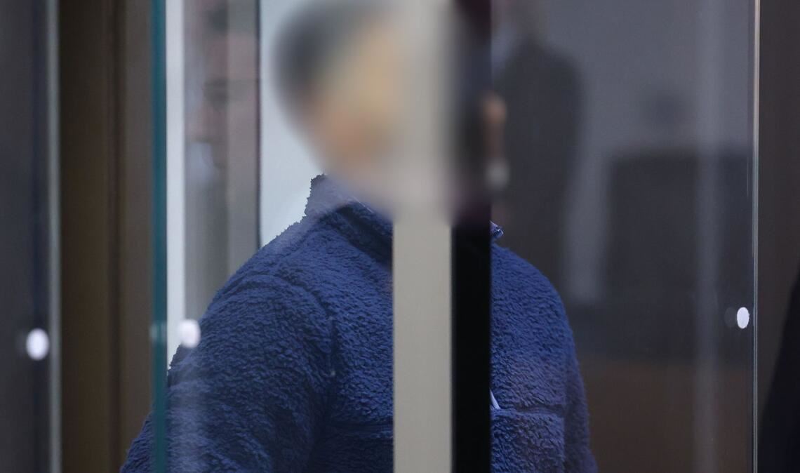 Ein Angeklagter beim Prozess gegen insgesamt vier mutmaßliche Mitglieder der radikal-islamistischen Hamas vor dem Kammergericht. (Archivbild)