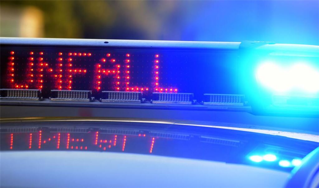 Ein Auffahrunfall auf der A8 sorgt für Stau.