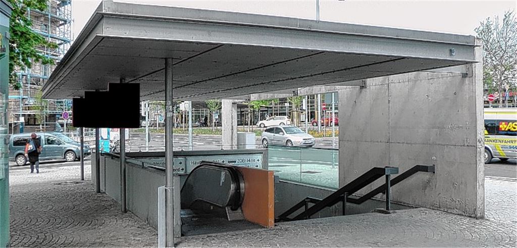 Ein Aufzug soll künftig die Rolltreppe zur Unterführung ersetzen. Foto: privat