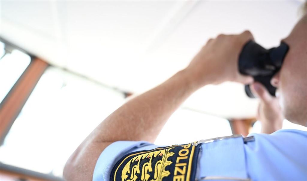 Ein Beamter der Wasserschutzpolizei. (Symbolfoto)