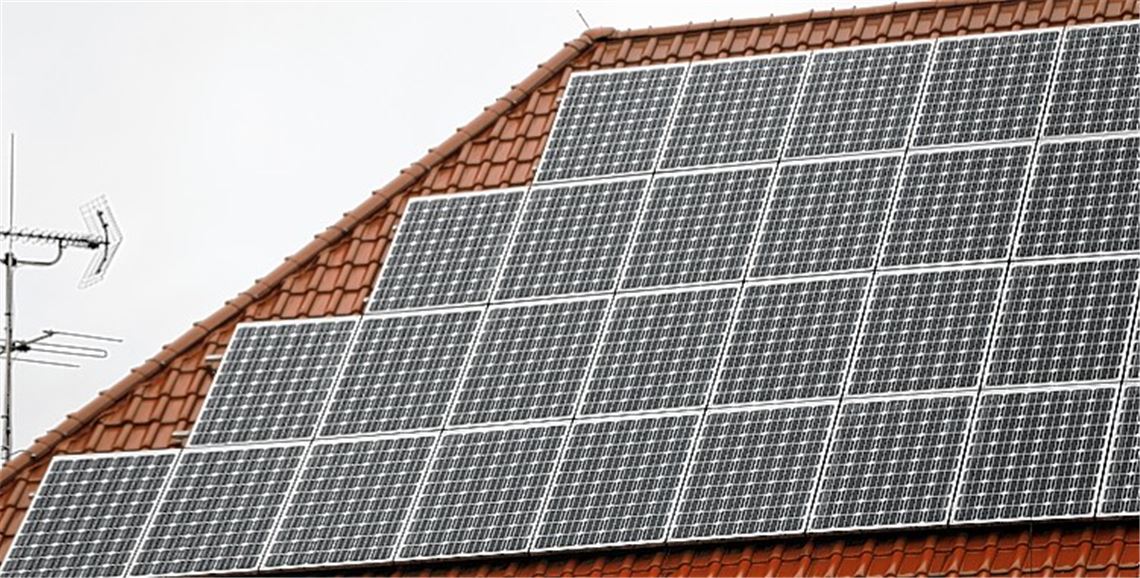 Ein Beispiel für Klimaschutz in Maulbronn: Fotovoltaik auf dem Dach der Turn- und Festhalle in Zaisersweiher. Foto: Disselhoff