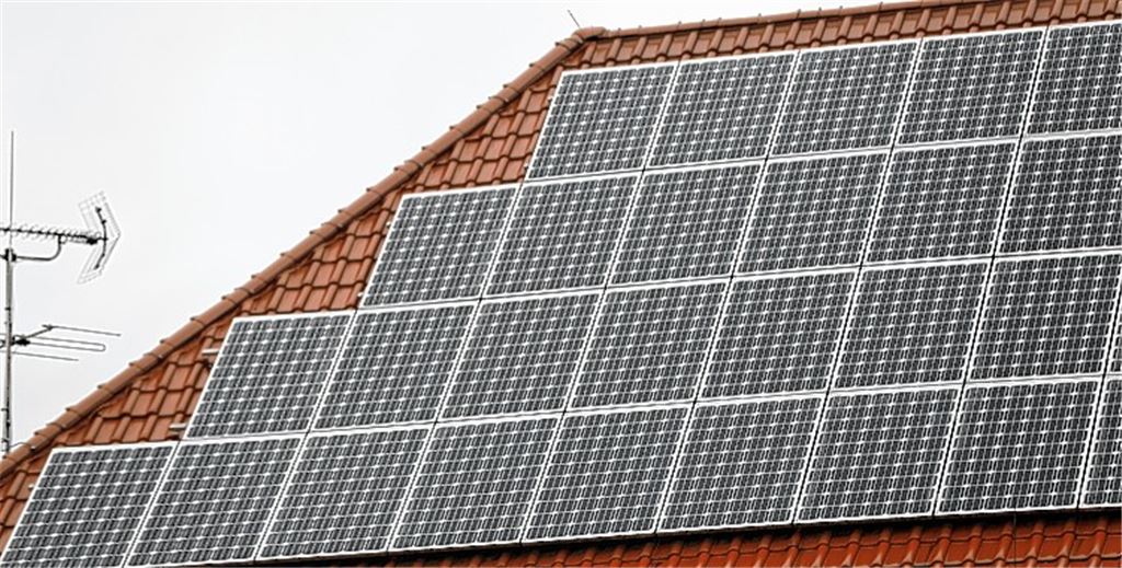 Ein Beispiel für Klimaschutz in Maulbronn: Fotovoltaik auf dem Dach der Turn- und Festhalle in Zaisersweiher. Foto: Disselhoff
