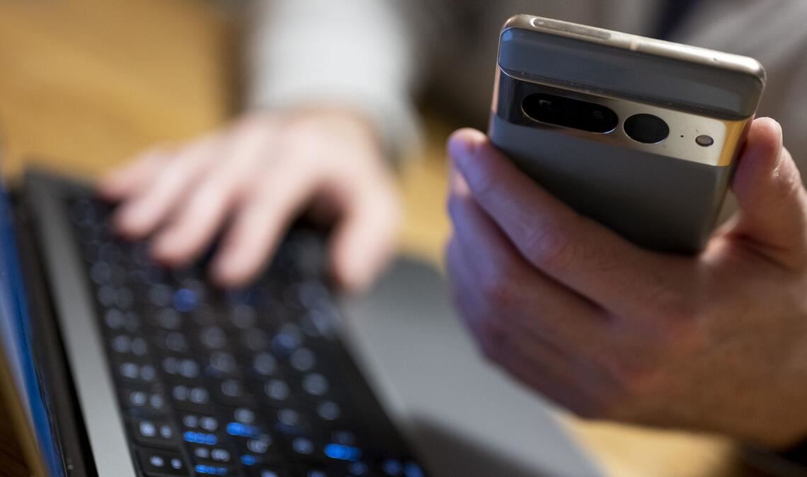 Ein Bielefelder ist nach einem Anlagebetrug mit einem Schaden von mehr als 200.000 Euro erneut Opfer von Betrügern geworden (Symbolfoto).