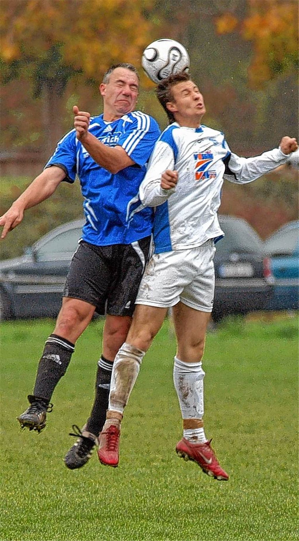 Ein Bild aus besseren Tagen: Der FV Hellas Mühlacker (weißes Trikot) war in der Vergangenheit eine feste Größe im Fußballbetrieb der Stadt. Jetzt will der Verein seine Mannschaft wegen akuten Personalmangels aus der Kreisklasse B1 Pforzheim abmelden. Eigner