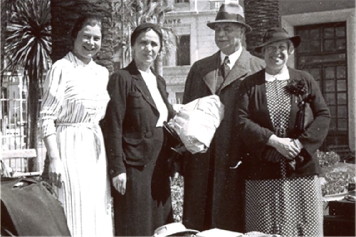 Ein Bild der Familie Emrich aus glücklichen Tagen in San Remo, aufgenommen 1937. Neben Alfred Emrich und Ehefrau Laura (re.) sind Tochter Marianne (li.) und die Gesellschafterin M. Staudenmaier zu sehen. Foto: Stadtarchiv Mühlacker, Sammlung P. Staudenmaier