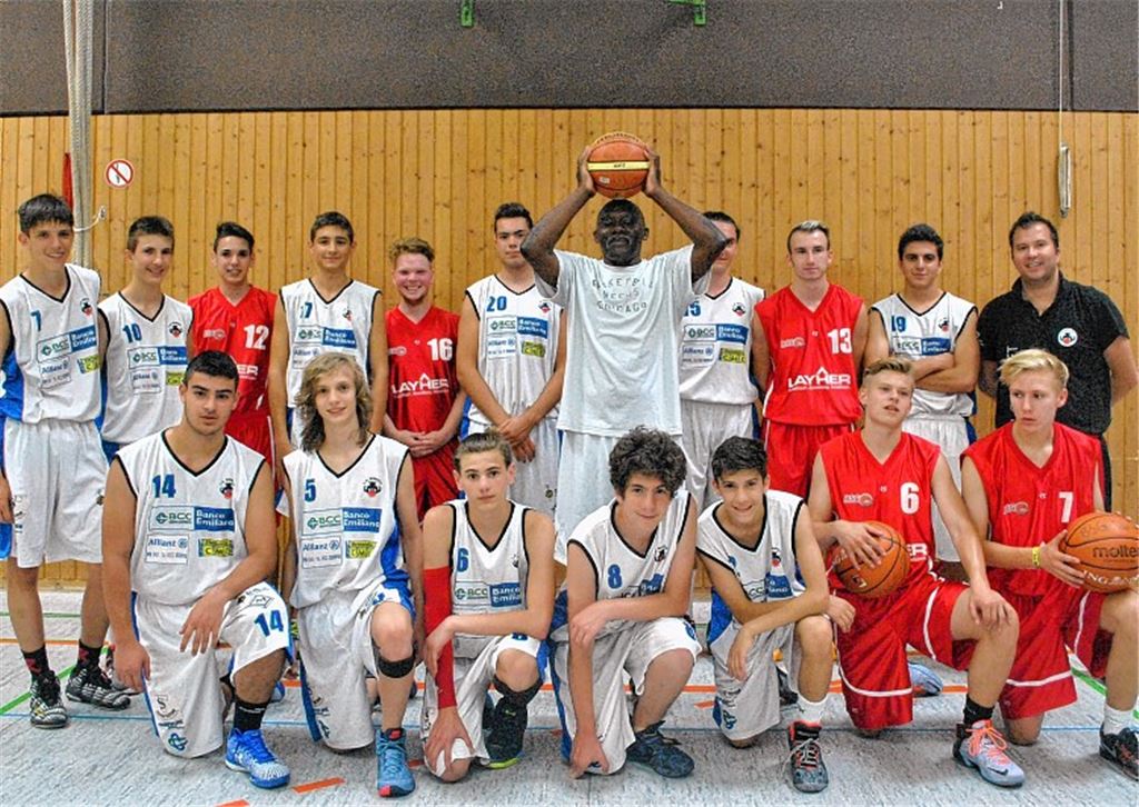 Basketballer aus Italien jubeln in Illingen