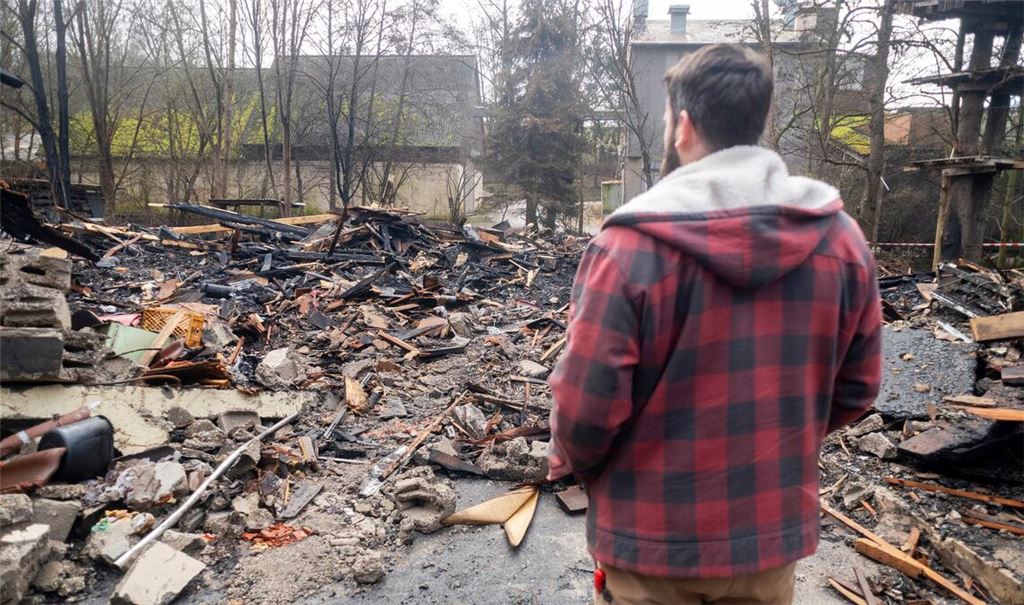 Ein Bild der Zerstörung bietet sich dem Betrachter in diesen Tagen auf dem Gelände der „Störrmühle“. Fotos: Fotomoment, Schüller