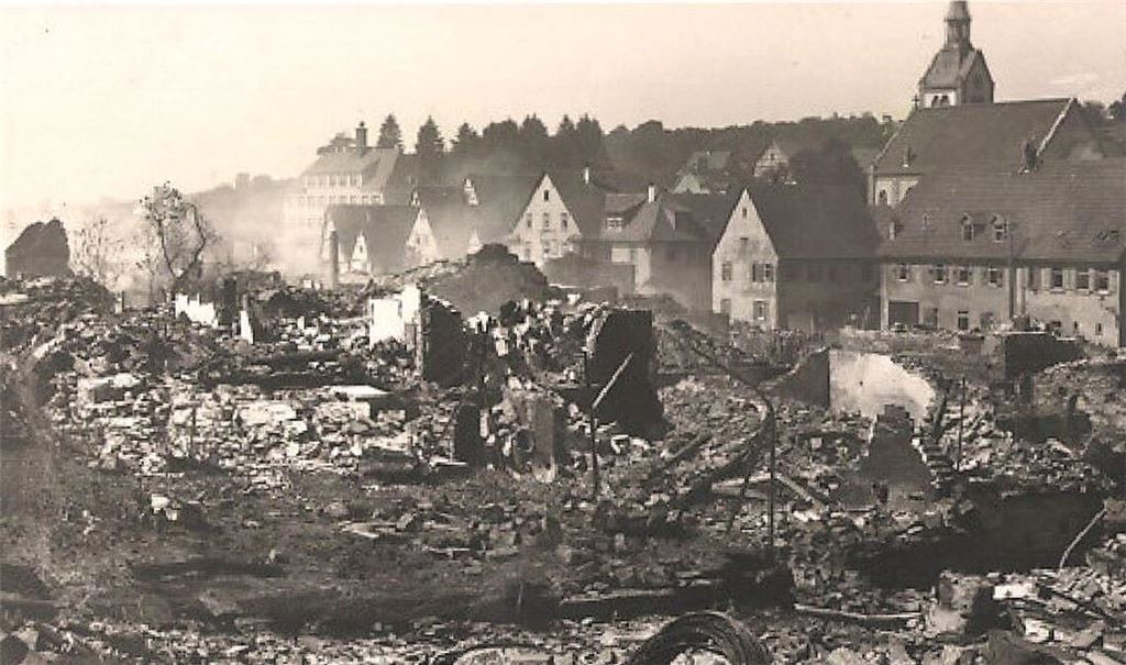 Ein Bild des Schreckens nach der Brandkatastrophe. Foto: ol (Repro)