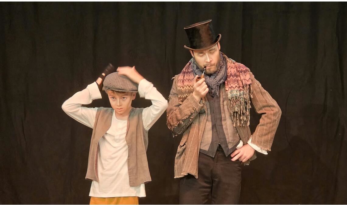 Ein Bild von der Kostümprobe: Oliver Twist und sein Mentor Fagin. Foto: privat