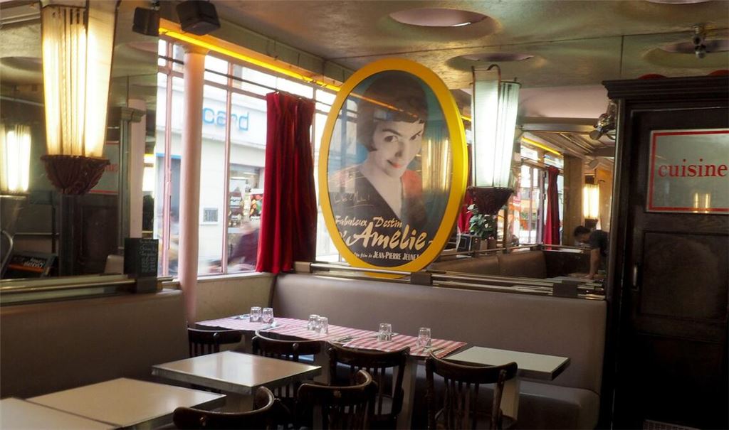 Ein Blick in das "Café des Deux Moulins", in dem die Hauptdarstellerin Audrey Tautou in "Die fabelhafte Welt der Amélie" als Kellnerin arbeitet.
