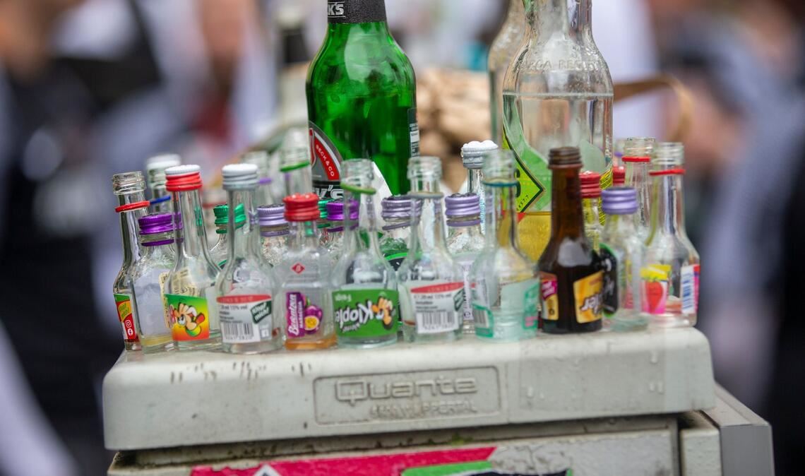 Ein Bündnis aus mehreren Fachorganisationen fordert eine bessere Alkoholprävention. (Archivfoto)
