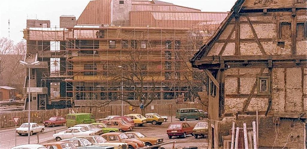 Ein Eindruck von der Bauphase: So präsentiert sich der werdende Mühlehof im Februar 1982. Mit ihm verändert sich das Gesicht der Stadtmitte.