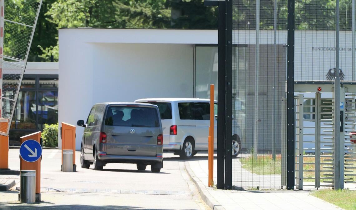 Ein Ermittlungsrichter am Bundesgerichtshof setzte den Haftbefehl in Vollzug.