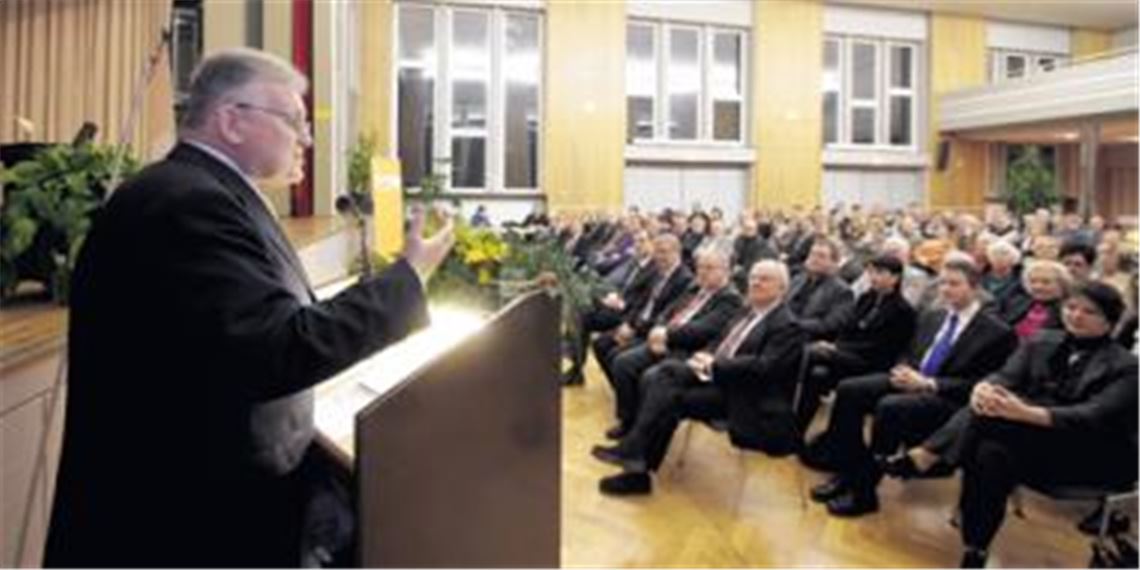 Ein Ex-Ministerpräsident als Zugpferd: Erwin Teufel lockt rund 170 Gäste in den Mühlacker Uhlandbau. Fotos: Tilo Keller