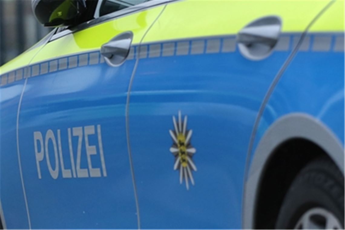 Zwei Räuber stehlen Geld aus Tankstelle Ein Fall für die Polizei: In Pforzheim haben zwei Täter eine Tankstelle überfallen. Symbolfoto: Archiv