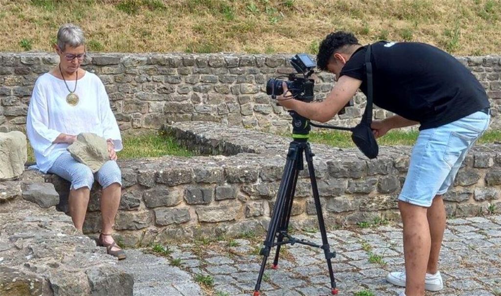 Ein Filmteam hat Christiane Bastian-Engelbert unter anderem zur Villa rustica begleitet. Fotos: Archiv/privat