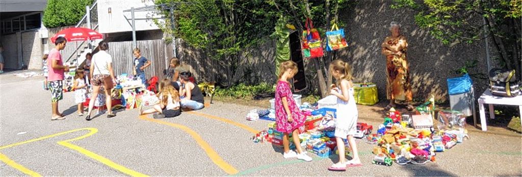 Ein Flohmarkt von Kindern für Kinder